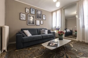 Deluxe Apartment, 2 Bedrooms | Living area - Charming Apartment on the Grand Canal (Venice)