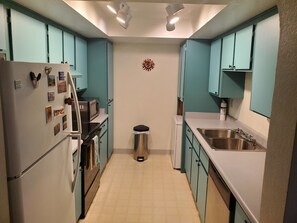 Fridge, microwave, oven, stovetop - Scottsdale Apartment near everything (Paradise Valley)