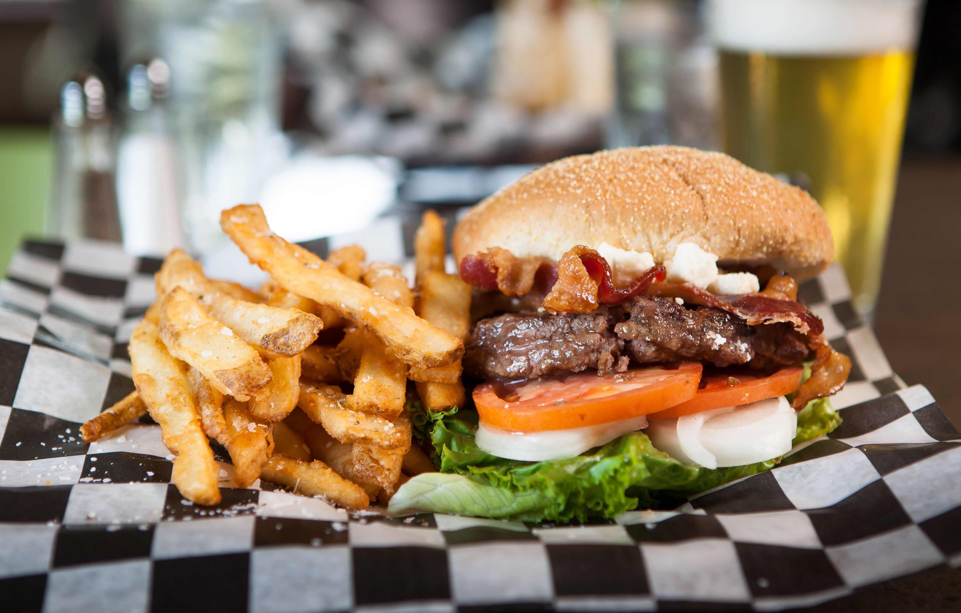 2 restaurants, breakfast served