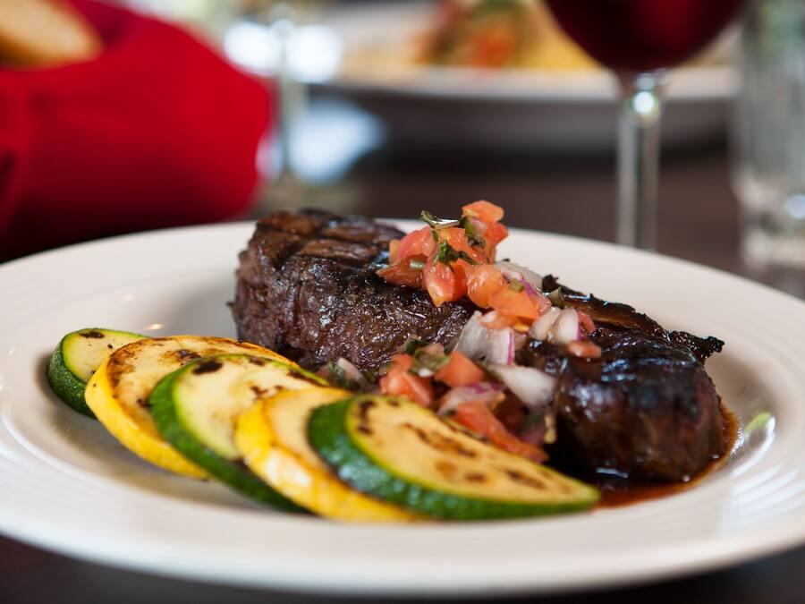 2 restaurants, breakfast served