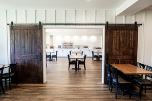 Free daily continental breakfast - Manistee National Golf and Resort (Manistee)