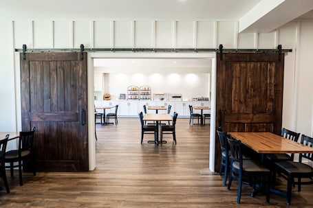 Desayuno continental incluido todos los días . Manistee National Golf and Resort