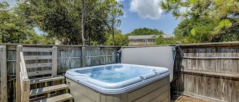 Tina de hidromasaje al aire libre