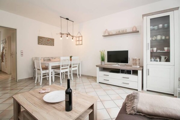 Apartment, 2 Schlafzimmer, Terrasse | Wohnzimmer | Flachbildfernseher, Streaming-Dienste