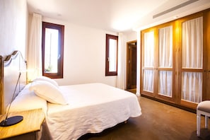 4 Schlafzimmer, Bügeleisen/Bügelbrett, Internetzugang, Bettwäsche