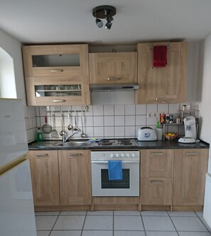 Fridge, microwave, oven, stovetop - Extraordinary overnight stays in Schirgiswalde (Schirgiswalde Kirschau)