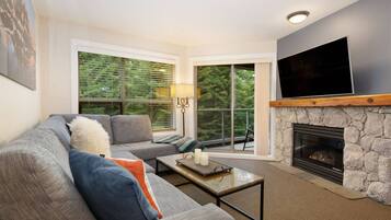 Télévision, cheminée