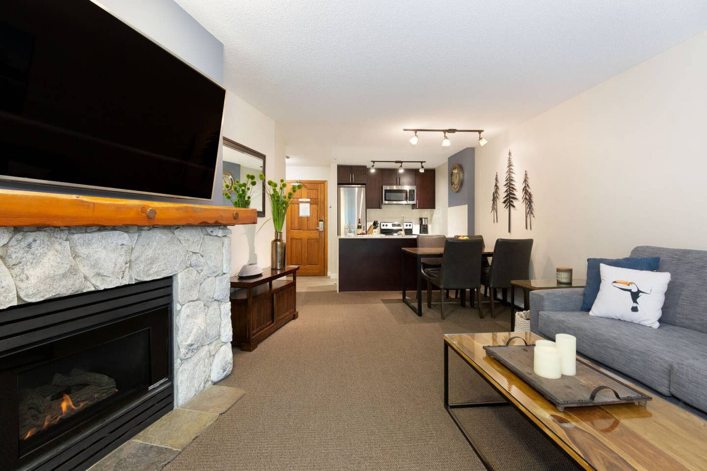 Télévision, cheminée