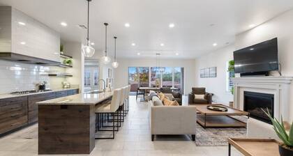 Red Rock Views | 3 Primary Suites | Right by Pool + Clubhouse | Arcadia #25