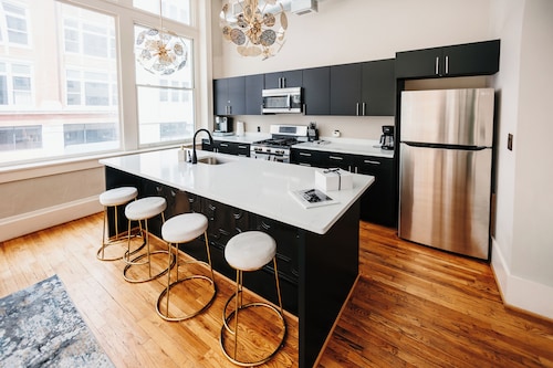 Tailor Loft Urban Apartment | Best Downtown Views