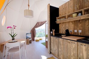 Fridge, stovetop, dishwasher, espresso maker - wecamp Reserva Alecrim (Santiago do Cacém)