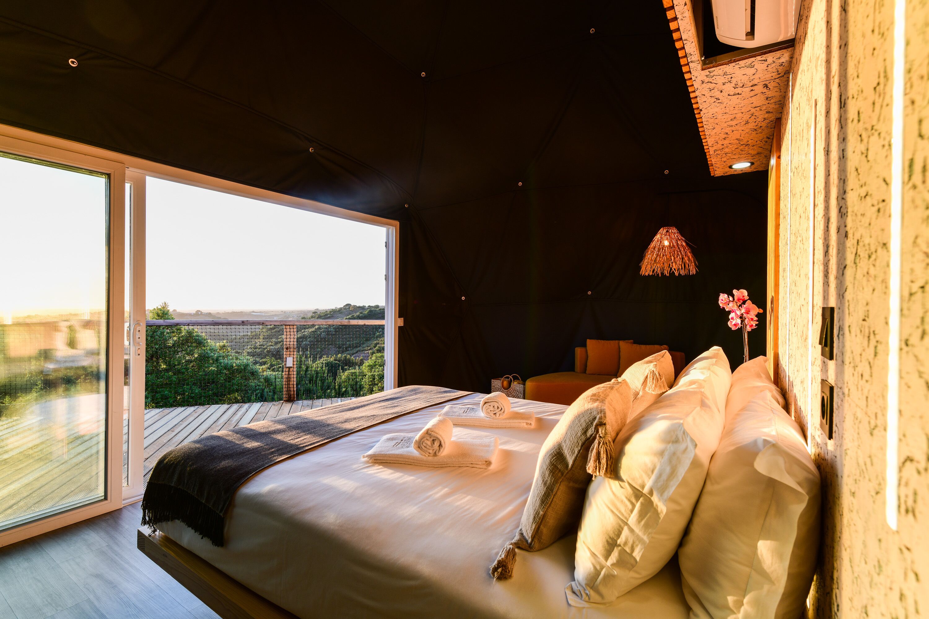Panoramic Domes | Premium bedding, individually decorated, individually furnished