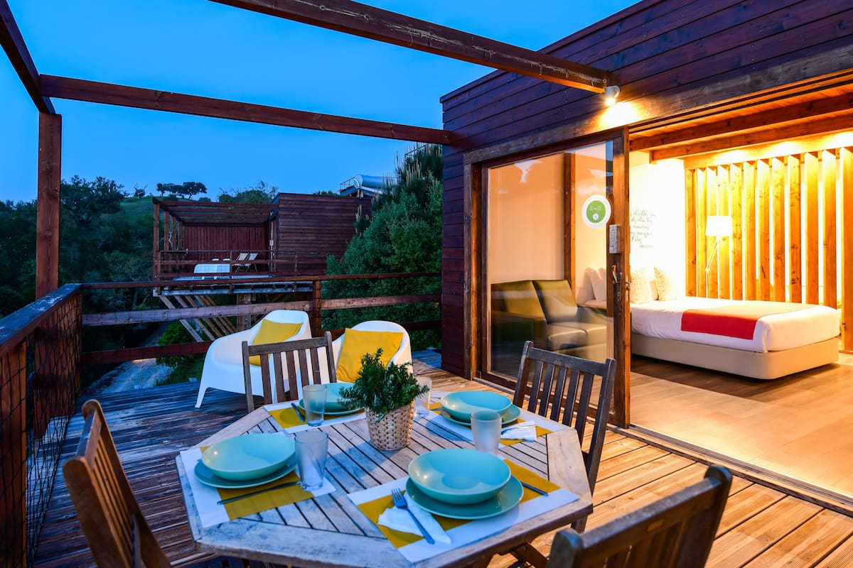 Bungalow Compact Wood
