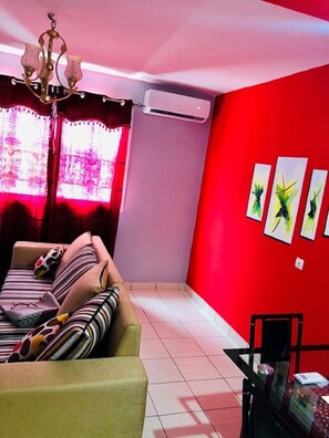 TV - APART WITH BEAUTIFUL VIEW (Abidjan)