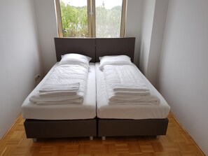 Penthouse Apartment | 2 bedrooms, free cribs/infant beds, rollaway beds, free WiFi - Pegasus Penthouse (Neuried)