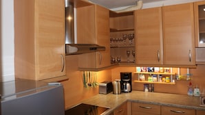 Penthouse Apartment | 전용 주방 | 커피/티 메이커, 냉장고, 전자레인지, 오븐
