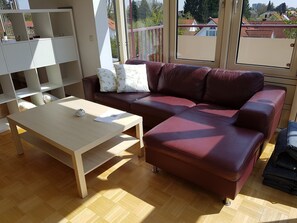 Penthouse Apartment | Living room | Flat-screen TV - Pegasus Penthouse (Neuried)