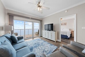 Condo, varias camas (Crystal Tower 1702) | 2 habitaciones, decoración personalizada y muebles diferentes 