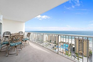 Condo, várias camas (Crystal Tower 1507) | Opções para refeição ao ar livre