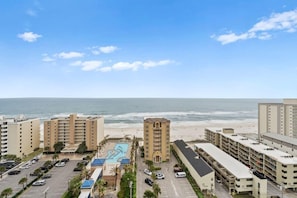 Condo, várias camas (Crystal Tower 1507) | Fachada