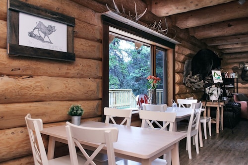 Rock Lake Lodge - Komplette Lodge und 4 Kabinen zusammen als ein Paket.