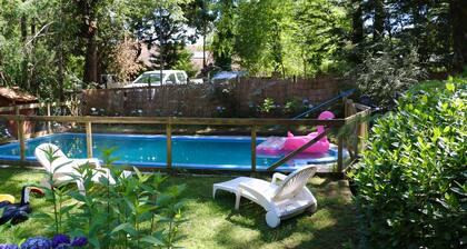 Gran casa con piscina y árboles nativos: especial para el eclipse solar
