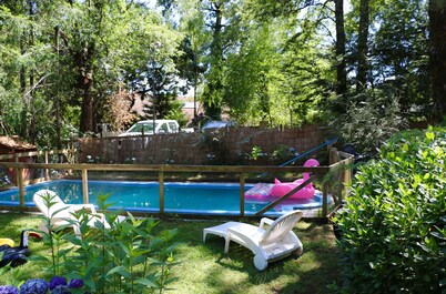 Gran casa con piscina y árboles nativos: especial para el eclipse solar