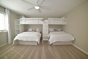 6 bedrooms, desk, iron/ironing board, travel cot - Spacious and Scenic Mountain Home (Silverthorne)