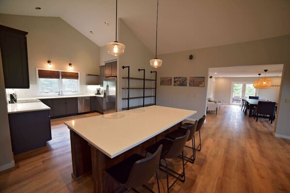 Dining - Spacious and Scenic Mountain Home (Silverthorne)