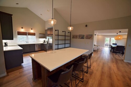 Spacious and Scenic Mountain Home