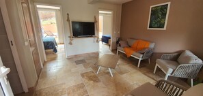 Smart TV, books - T3 with access and view Private Pool, Classified *** (Trois-ilets)