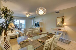 Condo, 2 Bedrooms | Private kitchen