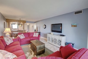 Condo, 2 Bedrooms | Living room | 32-inch TV with digital channels