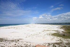 Condo, 1 habitación | Playa | En la playa y playa de arena blanca 