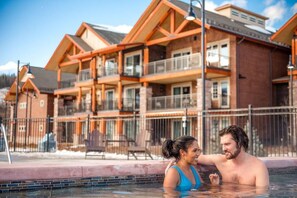 Outdoor spa tub - 1 bdrm villa, Relax! (Breckenridge)