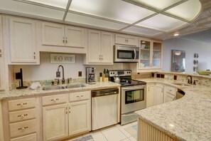 Condo, 2 Bedrooms | Private kitchen