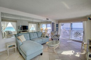 Condo, 2 Bedrooms | Living room