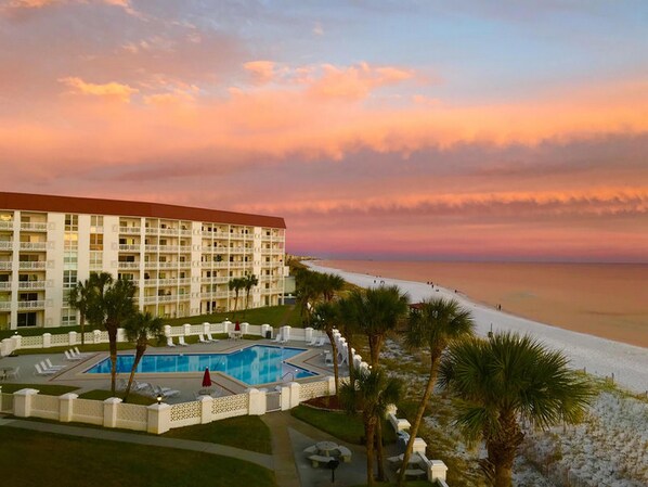 Condo, 2 habitaciones | Alberca | Alberca al aire libre