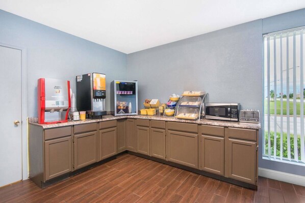 Free daily continental breakfast