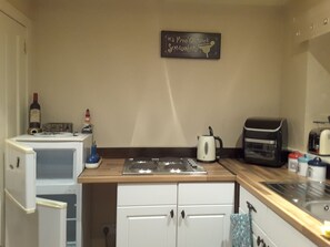 Apartment, Multiple Beds | Private kitchen | Fridge, microwave, oven, stovetop - 2 Bed Apartment 2 Mins Walk Away From the Beach! (Montrose)