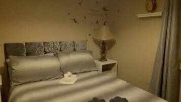 Apartment, Multiple Beds | 2 bedrooms, iron/ironing board, travel cot, free WiFi