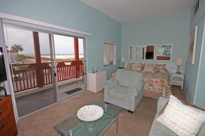 Apartment, 1 Bedroom | Living room | 32-inch TV with digital channels - El Matador -studios (Fort Walton Beach)