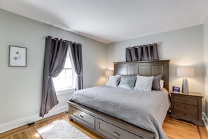 3 Schlafzimmer, Schreibtisch, Bügeleisen/Bügelbrett, Reisekinderbett