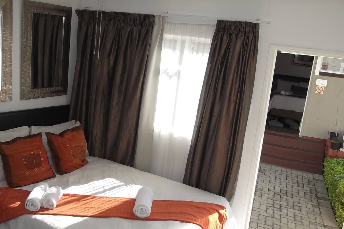 Minibar, iron/ironing board, free WiFi