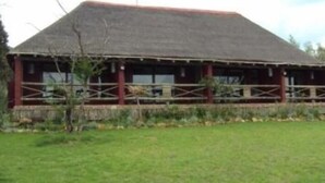 Front of property - Hakunamatata Lodge and Health Spa (Muldersdrift)