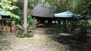 BBQ/picnic Area - Hakunamatata Lodge and Health Spa (Muldersdrift)