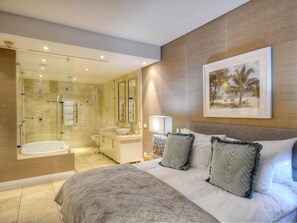 Luxury Suite, 3 Bedrooms | Bathroom | Towels - Ocean & Marina apartments (Cape Town)