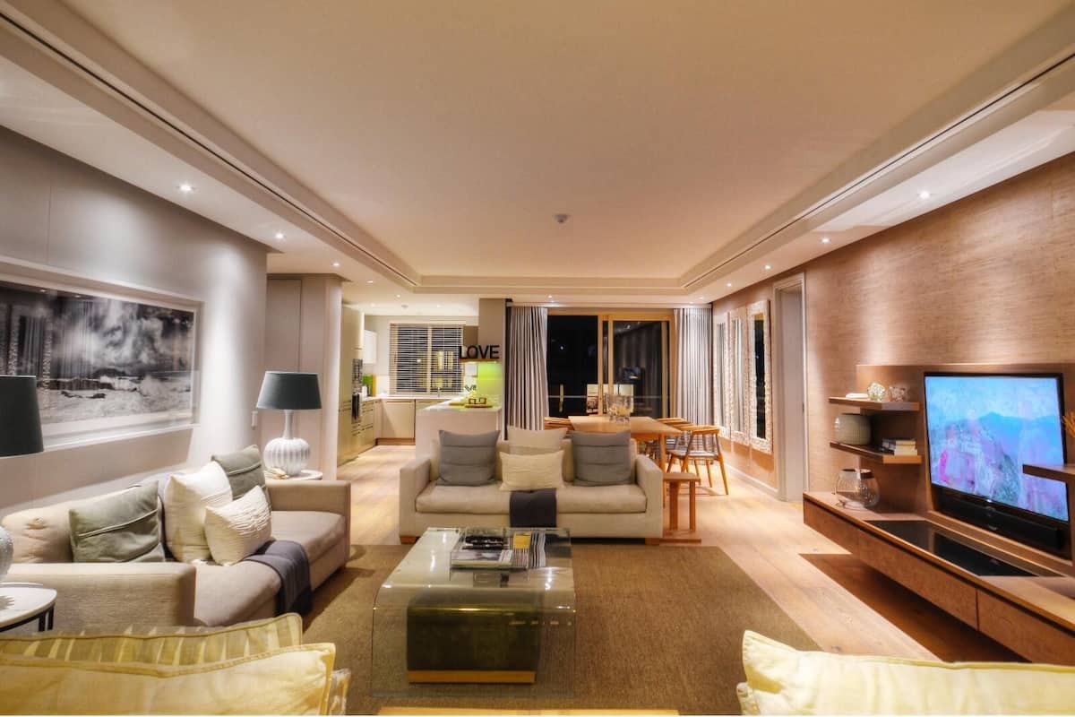 Executive Suite, 3 Bedrooms | Living area