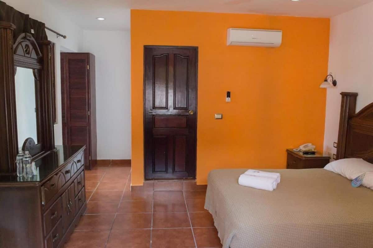 Villa | Iron/ironing board, free WiFi, bed sheets