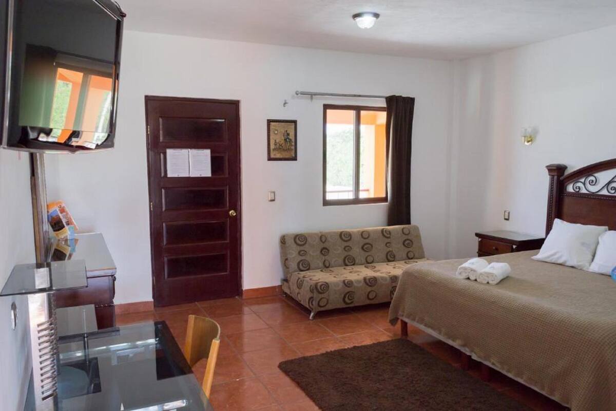 Suite | Iron/ironing board, free WiFi, bed sheets